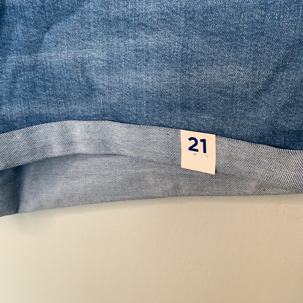ARIZONA NWT BLUE STRETCH DENIM SHORTS SIZE 21 - Picture 4 of 8